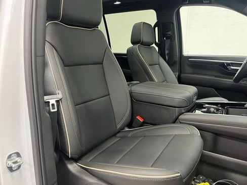 New 2026 Chevrolet Suburban Premier w/ Sun And Tow Package AWD/4WD image 23