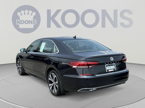 Used 2022 Volkswagen Passat 2.0T SE FWD image 8