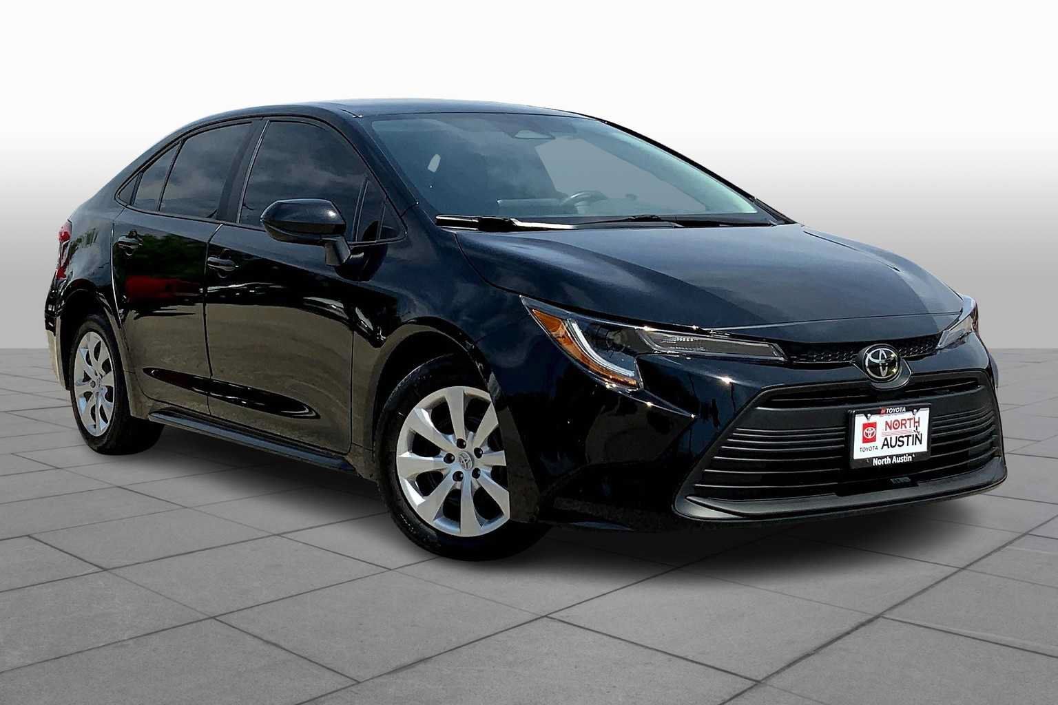 Used 2023 Toyota Corolla LE FWD image 3