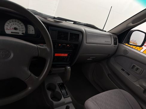 Used 2002 Toyota Tacoma PreRunner w/ SR5 Pkg w/ Chrome Pkg RWD image 16