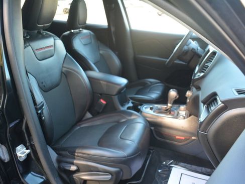 Used 2022 Jeep Cherokee Trailhawk AWD/4WD image 18