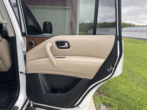 Used 2022 Nissan Armada SL w/ Captain's Chairs Package AWD/4WD image 32