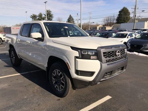New 2026 Nissan Frontier SV w/ Tow Package AWD/4WD image 15