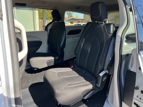 Used 2023 Chrysler Voyager LX image 41