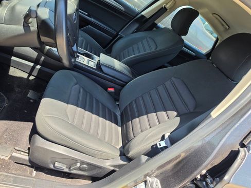 Used 2017 Ford Fusion SE FWD image 6