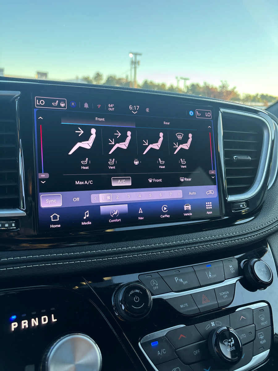 Used 2025 Chrysler Pacifica Limited FWD image 14