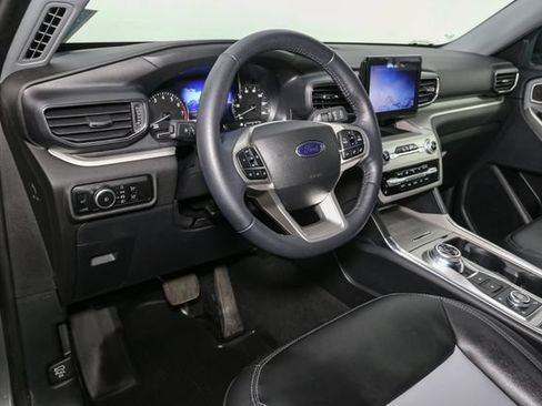 Used 2023 Ford Explorer XLT w/ Equipment Group 202A AWD/4WD image 22