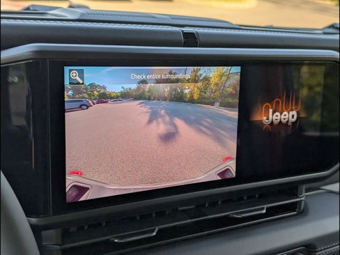 Used 2026 Jeep Gladiator Mojave AWD/4WD image 19
