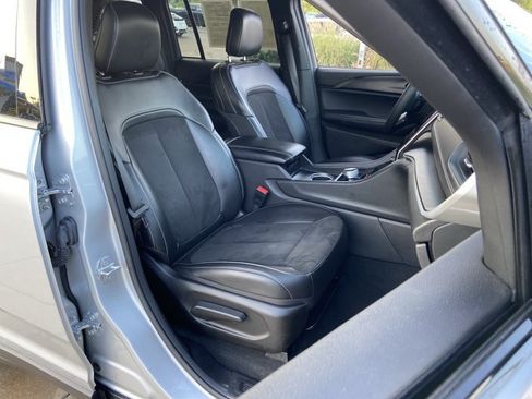 Used 2025 Jeep Grand Cherokee Altitude AWD/4WD image 20