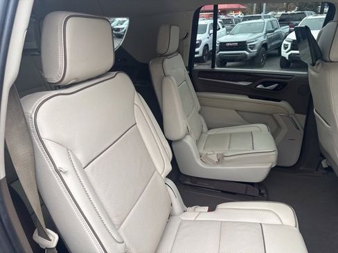 Used 2021 GMC Yukon XL Denali w/ Denali Ultimate Package image 8