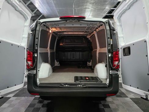 Used 2023 Mercedes-Benz Metris image 11
