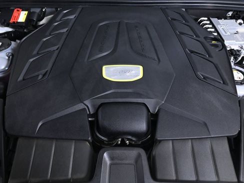 Certified 2023 Porsche Cayenne Turbo S AWD/4WD image 29