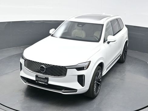 New 2026 Volvo XC90 B6 Plus w/ Protection Package image 32