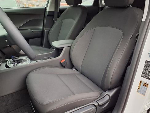 New 2026 Hyundai Kona SE image 5