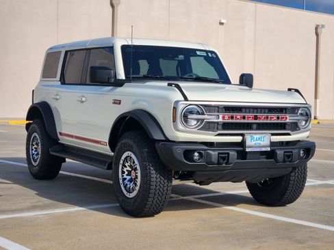 New 2026 Ford Bronco Outer Banks w/ Sasquatch Package AWD/4WD image 2