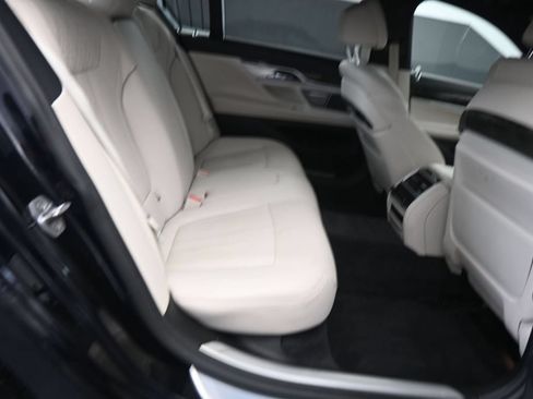 Used 2018 BMW 750i xDrive AWD/4WD image 13