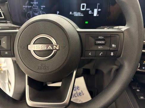 Used 2025 Nissan Kicks SV AWD/4WD image 16