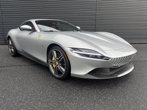 Used 2022 Ferrari Roma RWD image 6