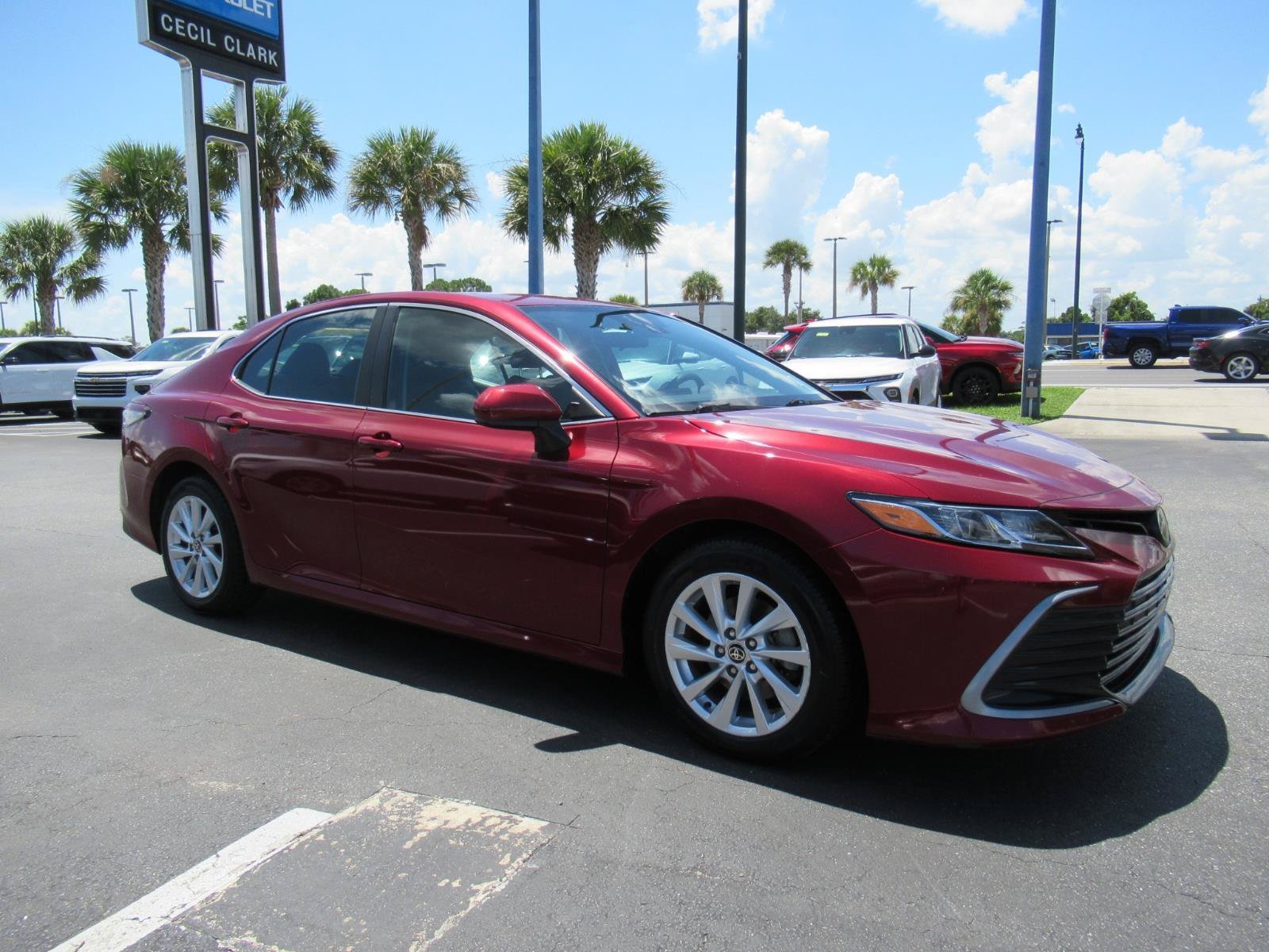 Used 2021 Toyota Camry LE FWD image 4
