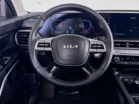Used 2024 Kia Telluride S w/ S Sunroof Package image 4