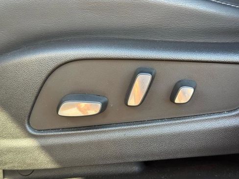 Used 2023 Cadillac XT6 Premium Luxury image 21