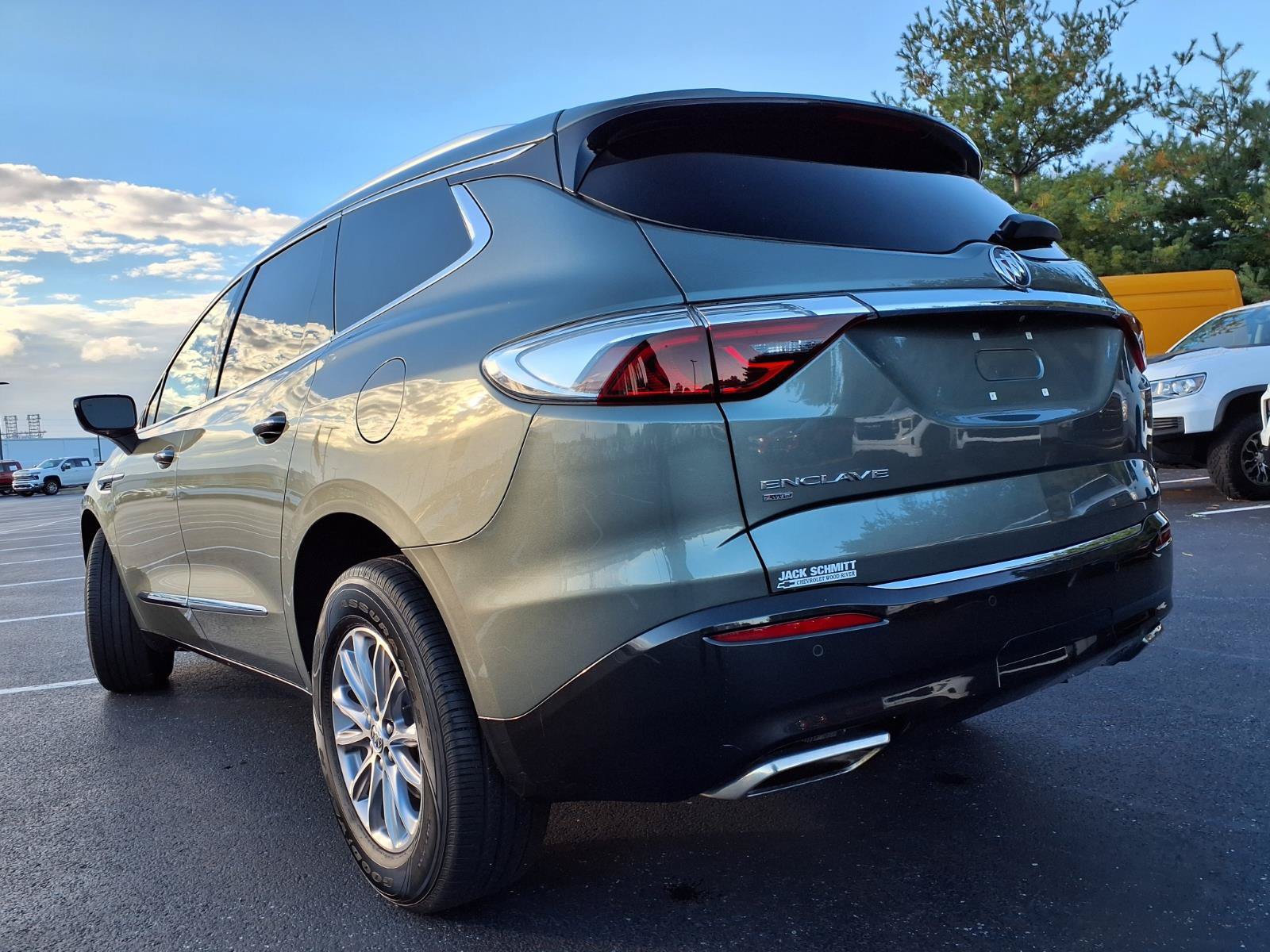 Used 2023 Buick Enclave Essence AWD/4WD image 30