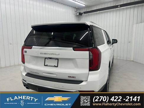 Used 2025 GMC Yukon XL Denali AWD/4WD image 3