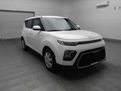 Used 2022 Kia Soul LX image 13