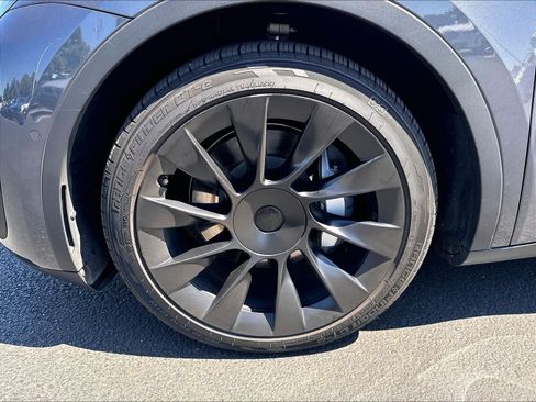 Used 2021 Tesla Model Y Long Range AWD/4WD image 32