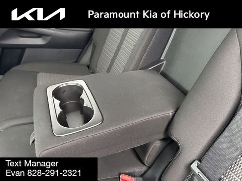 Used 2023 Kia Sorento LX image 17