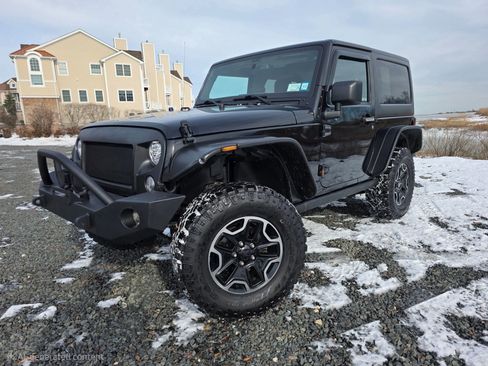 Used 2017 Jeep Wrangler Rubicon w/ Power Convenience Group image 2