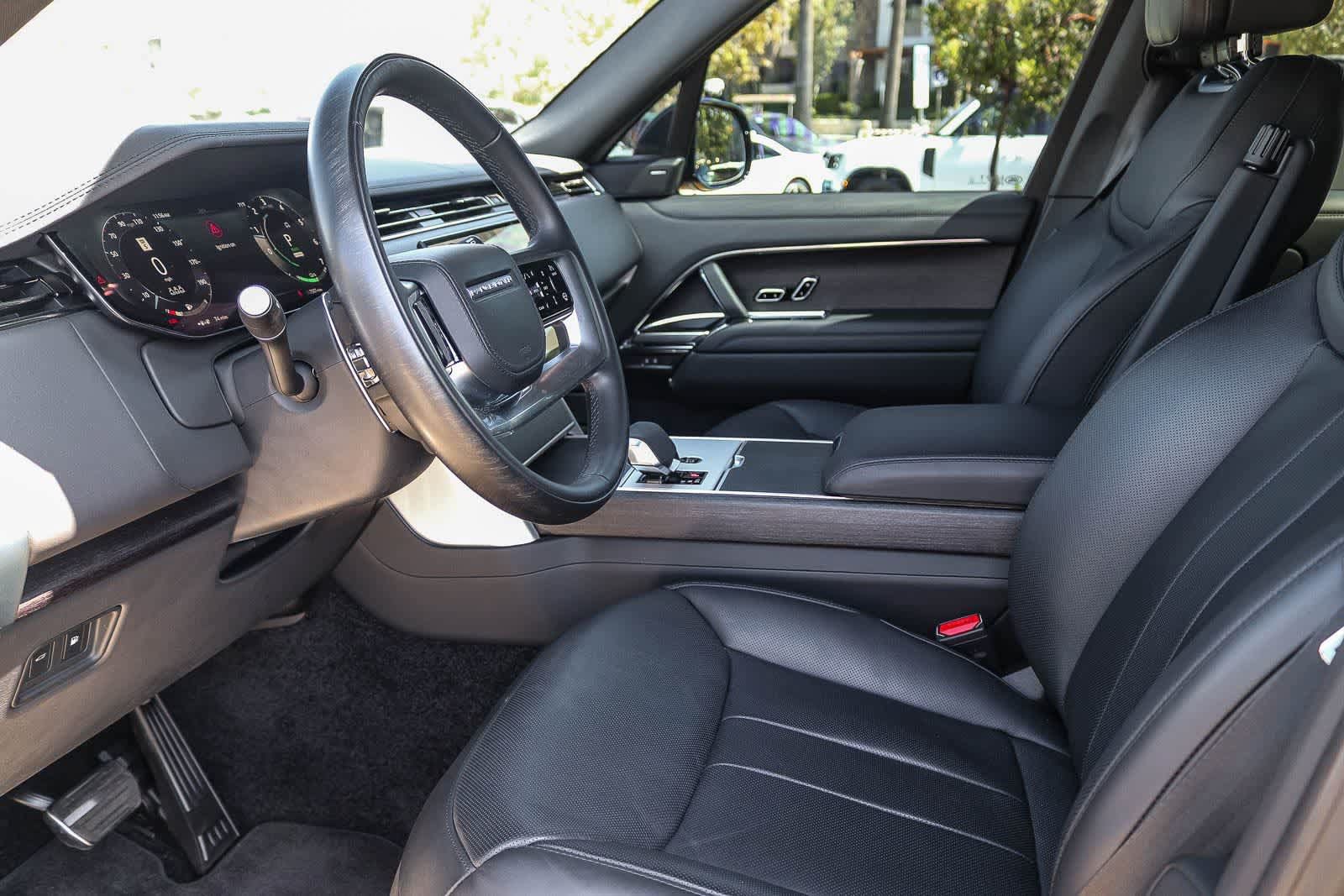 Used 2025 Land Rover Range Rover SE AWD/4WD image 14