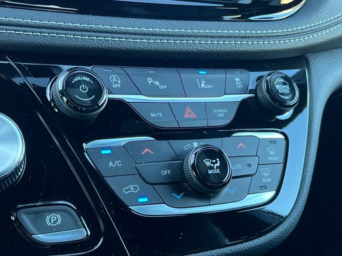 New 2026 Chrysler Pacifica Select image 21