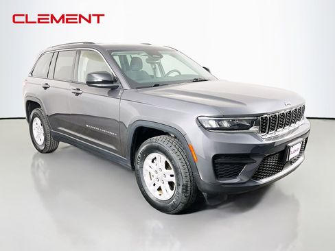 Used 2023 Jeep Grand Cherokee Laredo RWD image 4