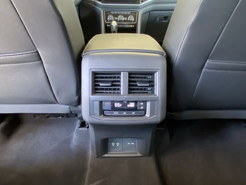 Certified 2023 Volkswagen Atlas SE w/ Panoramic Sunroof Package FWD image 40