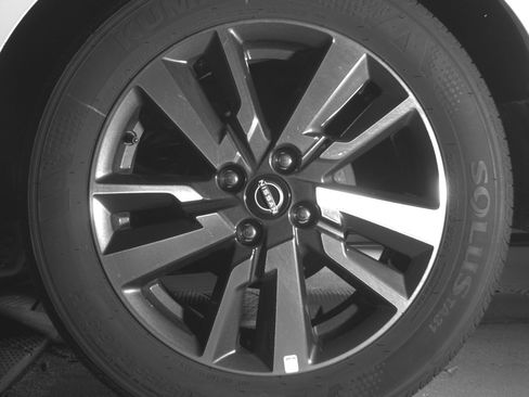 Used 2025 Nissan Versa SV image 14