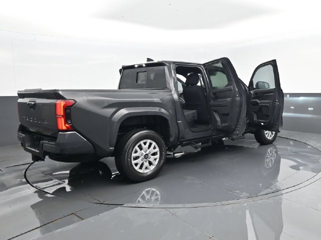 Used 2024 Toyota Tacoma SR5 w/ SR5 Upgrade Package AWD/4WD image 29