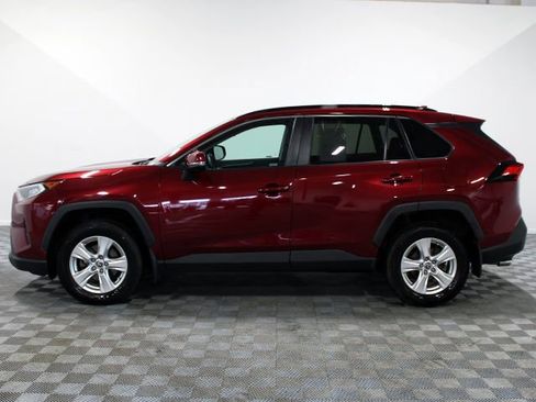 Used 2021 Toyota RAV4 XLE w/ Convenience Package FWD image 3