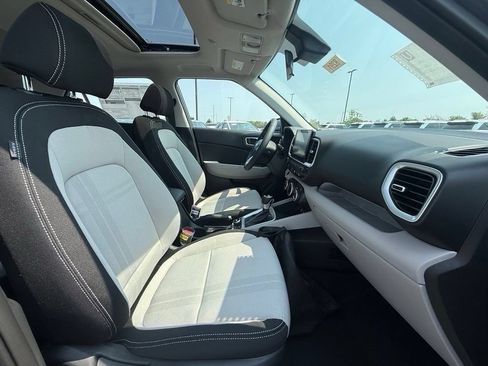 Certified 2025 Hyundai Venue SEL FWD image 29