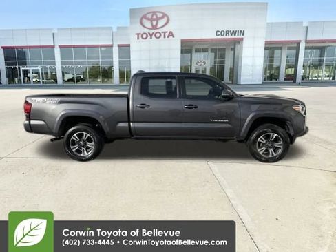Used 2018 Toyota Tacoma TRD Sport image 6
