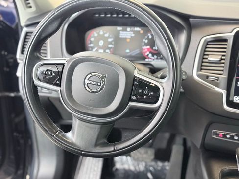 Used 2022 Volvo XC90 T5 Momentum w/ Climate Package AWD/4WD image 12