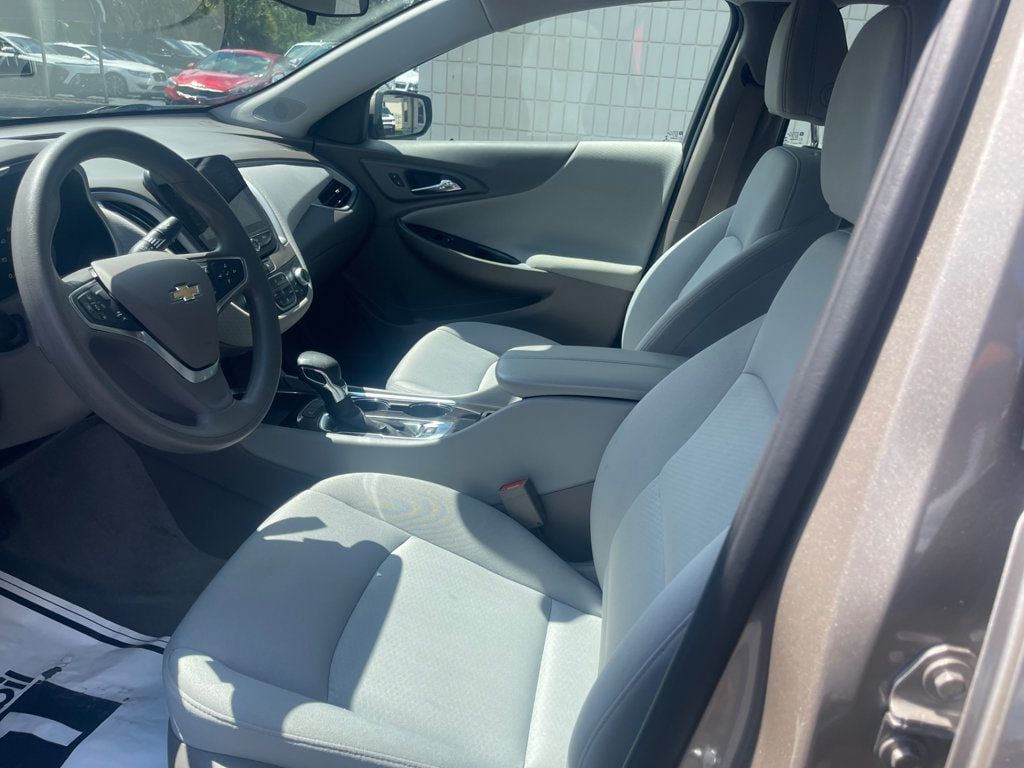 Used 2025 Chevrolet Malibu LT FWD image 10