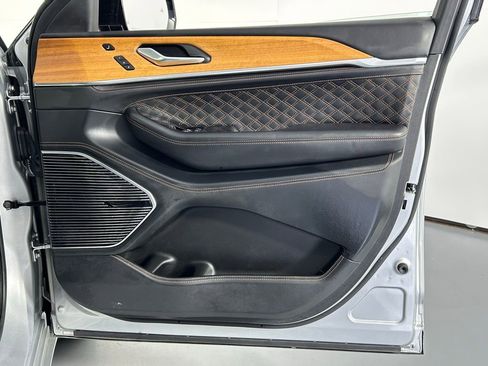 Used 2021 Jeep Grand Cherokee L Summit image 9