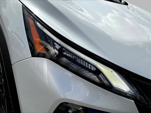 Used 2025 Nissan Rogue SV AWD/4WD image 34