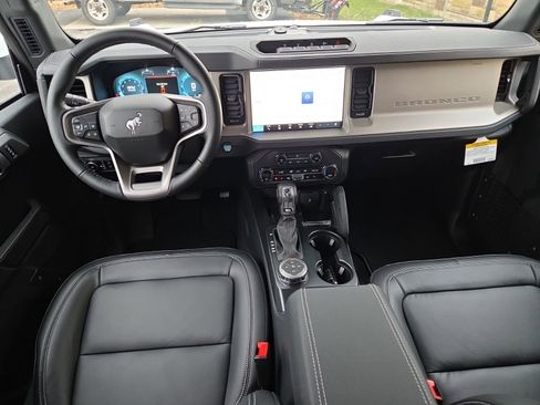 New 2025 Ford Bronco Outer Banks w/ Sasquatch Package AWD/4WD image 29