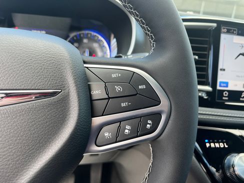 New 2026 Chrysler Pacifica Select image 18