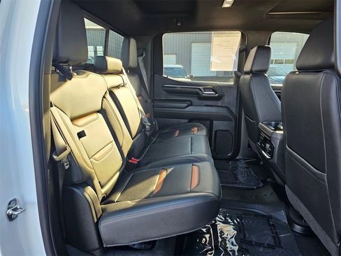 Used 2024 GMC Sierra 1500 AT4 w/ Technology Package image 14