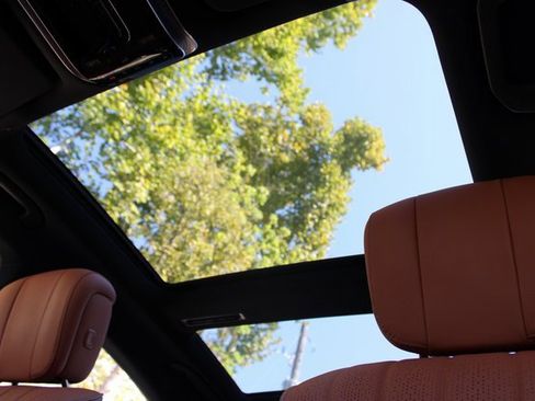 Used 2022 Mercedes-Benz S 500 4MATIC w/ 3D Technology Package image 21