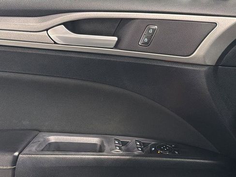 Used 2020 Ford Fusion SE image 16