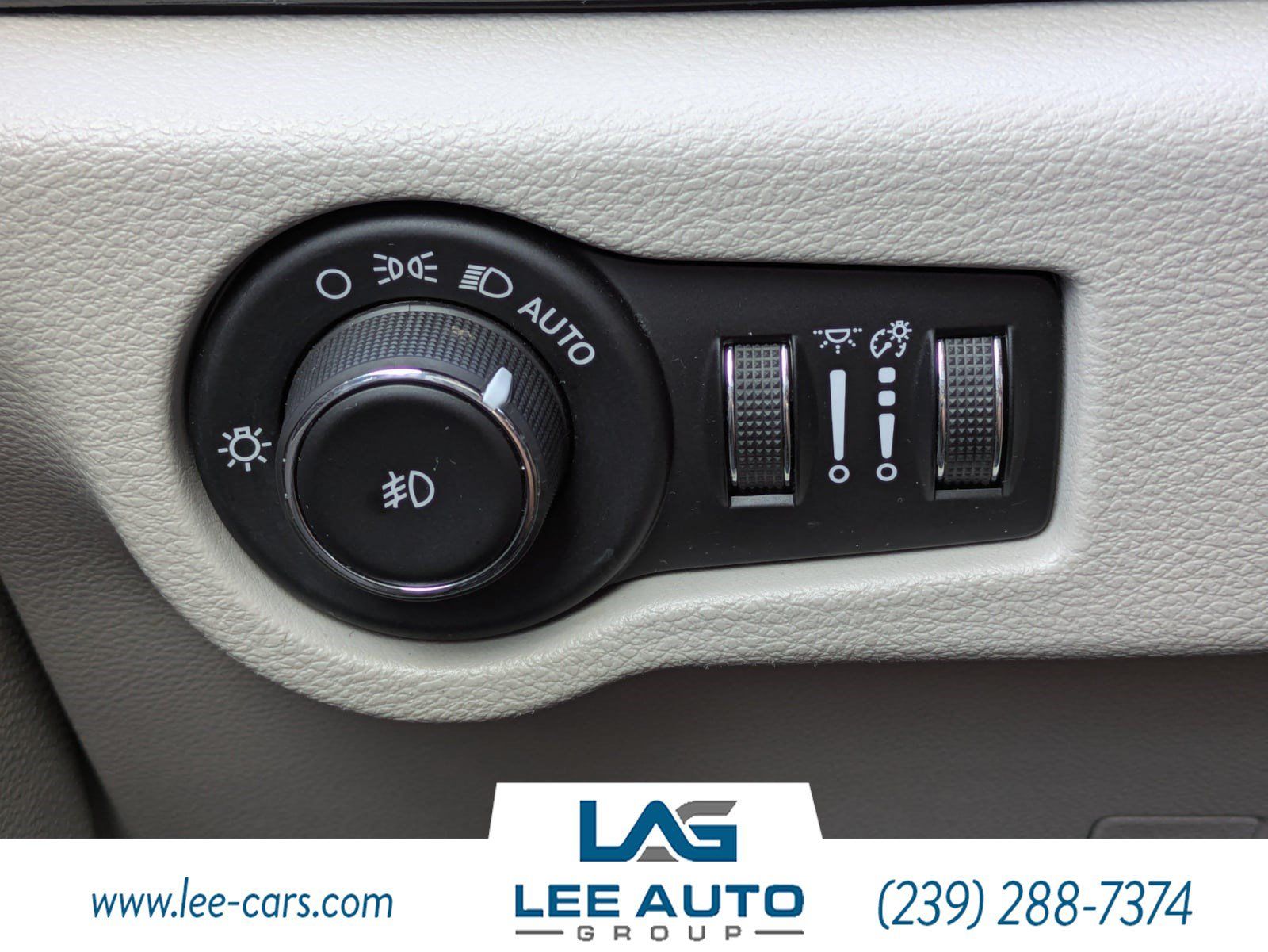 Used 2019 Chrysler Pacifica Touring-L FWD image 21